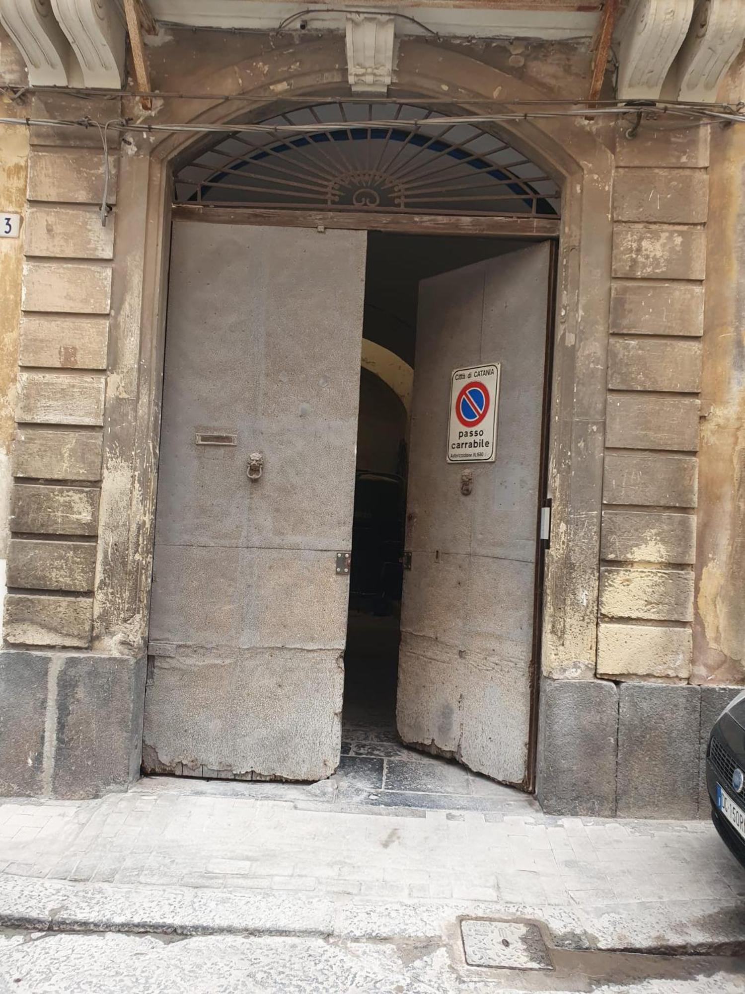 Grey House Apartments Catania Exterior photo